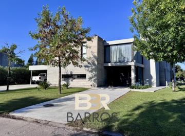 Casa · 460m² · 7 Ambientes · 2 Cocheras · Venta Casa Terravista