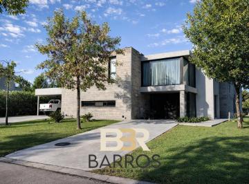 Casa · 460m² · 7 Ambientes · 2 Cocheras · Venta Casa Terravista