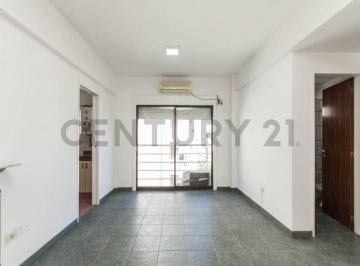 Departamento · 38m² · 2 Ambientes · Alquiler Departamento 2 Ambientes con Balcón - Lanús Oeste, Lanús