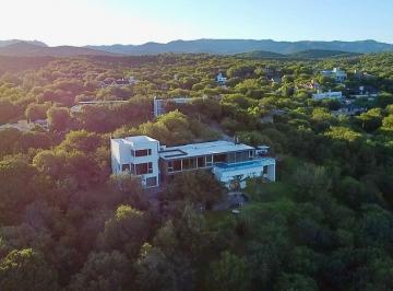 Casa · 2000m² · 15 Ambientes · 6 Cocheras · Casa en Venta Country Cuatro Hojas