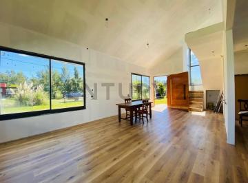 Casa · 170m² · 5 Ambientes · Casa Quinta 3 Dorm. en Venta
