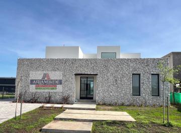 Casa · 223m² · 6 Ambientes · 2 Cocheras · Casa en Santa Ana