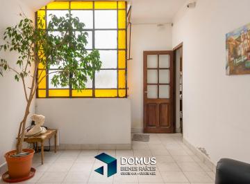 Casa · 240m² · 5 Dormitorios · 1 Cochera · Alquiler Casa Zona Centro - Urquiza Al 100