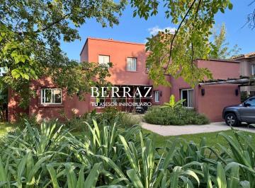 Casa · 164m² · 5 Ambientes · 2 Cocheras · Casa Venta 3 Dorm. Barrio Santa Maria de Los Olivos Lote de 1089 m²