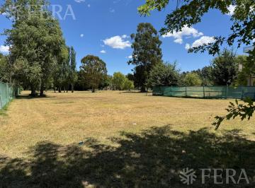 Terreno · 1335m² · Venta de Terreno con Fondo Al Golf en Miralagos 2 - La Plata