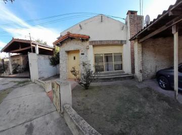 Casa · 96m² · 3 Ambientes · Casa en Venta - 2 Dorm. 1 Baño 1 Cochera - 200 m² - Villa Elisa, La Plata