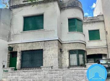 Casa · 200m² · 6 Ambientes · 1 Cochera · Casa Para Destino Profesional