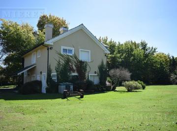 Casa · 1680m² · 5 Ambientes · Casa en Alquiler Anual en Villa Rosa