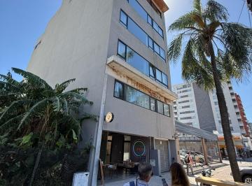 Oficina comercial · 248m² · 12 Ambientes · 8 Cocheras · Oficina en La Lucila - Luminosa con Local Gastronomico Abajo