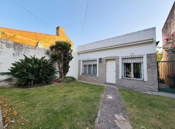 Casa · 90m² · 5 Ambientes · Casa Chalet en Venta en Los Hornos, La Plata, G. B. a. Zona Sur