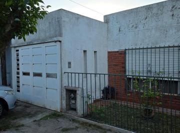 Casa · 131m² · 5 Ambientes · 1 Cochera · Casa en La Plata