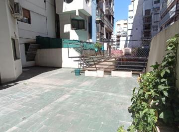Departamento de 2 ambientes, Barrio Norte · Apto Profesional! Único a Reciclar, Enormes Patios Soleados –