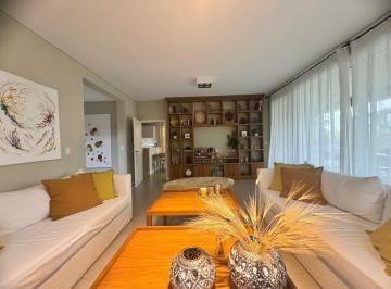 Casa · 220m² · 7 Ambientes · 2 Cocheras · Casa en Venta con Pileta 7 Ambientes en Los Castaños Nordelta