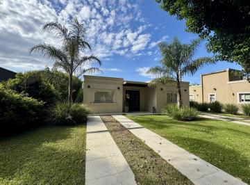Casa · 145m² · 4 Ambientes · 2 Cocheras · Casa con Pileta en Manzanares Chico - Pilar