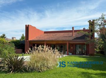 Casa de 8 ambientes, Escobar · Oportunidad! Casa con Excelentes Detalles Constructivos.