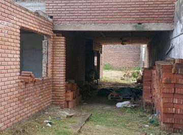 Casa · 258m² · 4 Ambientes · 2 Cocheras · Casa en Venta a Terminar Azcuenaga Rouillon 940 B Rosario