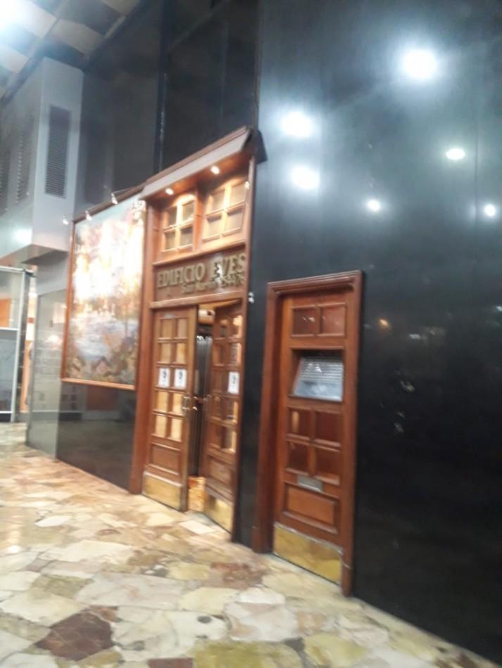 Departamento de un ambiente interno de 28 m² en el centro sobre peatonal