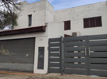 Casa · 22m² · 7 Ambientes · 2 Cocheras · Casa en Venta en La Plata