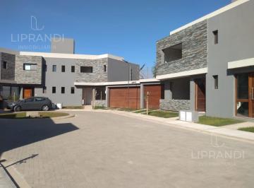 Casa · 152m² · 4 Ambientes · 1 Cochera · Posesion Inmediata - 200 m² Terreno - 3 Dorm. - Ecosustentable