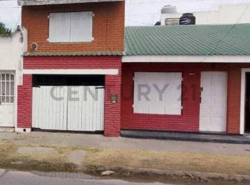 PH · 75m² · 4 Ambientes · 1 Cochera · PH en Venta - Berisso.