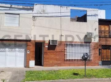 Casa · 140m² · 4 Ambientes · 1 Cochera · Venta de Casa de 3 Dorm. en Candioti Norte, Santa Fe.
