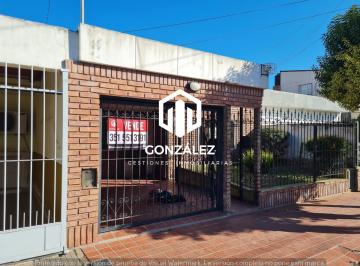 Casa de 4 ambientes, Córdoba · Casa con Amplio Terreno en Barrio San Martín -