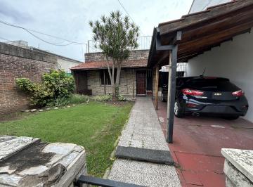 Casa de 3 ambientes, Vicente López · Casa con Galpón Sobre Lote de 8.66x30.