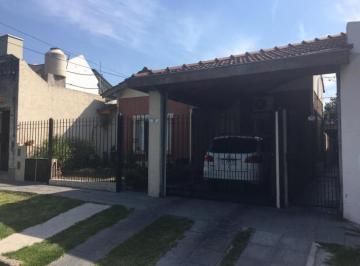 PH de 3 ambientes, Lomas de Zamora · Apto Credito Casa en PH Al Frente 3 Amb C/ Cochera Reciclado