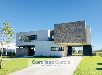 Casa · 227m² · 4 Ambientes · 2 Cocheras · Casa en Venta en General Rodríguez, G. B. a. Zona Oeste, Argentina
