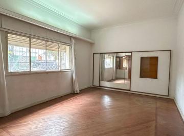 Casa · 105m² · 3 Ambientes · 1 Cochera · Casa en Floresta