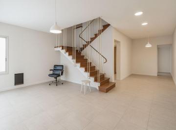 Casa · 174m² · 3 Ambientes · 1 Cochera · Venta Casa a Reciclar, Cerca de Colegio Ward