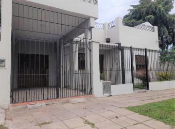Casa · 168m² · 4 Ambientes · 1 Cochera · Venta Casa 2 Dorm., Quincho, Garage, Merlo