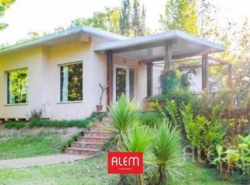 Casa · 108m² · 3 Ambientes · 2 Cocheras · Casa en Delta de Tigre - Acepta Permuta