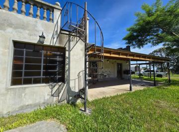 Casa · 1067m² · 3 Ambientes · Casa de Campo, con Amplio Parque. en Venta en Escriña.
