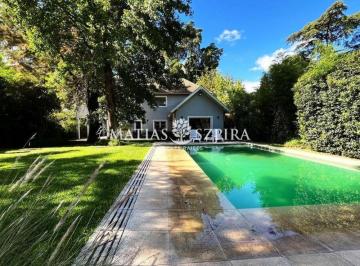 Casa · 170m² · 5 Ambientes · 3 Cocheras · Casa Quinta con Pileta en Parque Leloir.