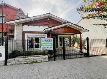 Casa · 138m² · 3 Ambientes · 1 Cochera · Casa 3 Ambientes en Venta con Pileta