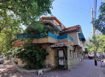 Casa · 320m² · 7 Dormitorios · 1 Cochera · Casa en Venta