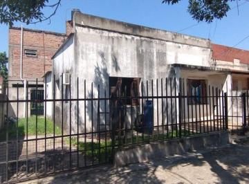 Casa · 207m² · 7 Ambientes · 2 Cocheras · Se Vende Amplia Casa - Dentro 4 Bvs - Reconquista