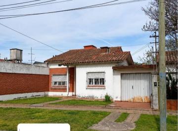 Casa de 4 ambientes, Quilmes · Hermosa Casa - Amplia con Todas Las Comodidades