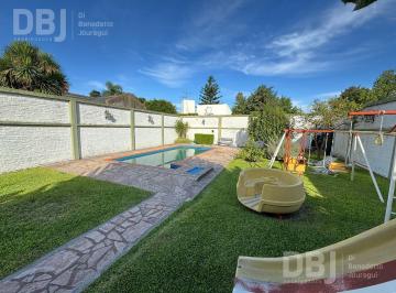 Casa · 190m² · 4 Ambientes · 8 Cocheras · Venta de Casa 4 Ambientes en Villa Madero