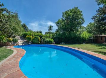 Quinta vacacional · 140m² · 2 Dormitorios · 1 Cochera · Quinta Venta en Benavidez con Pileta