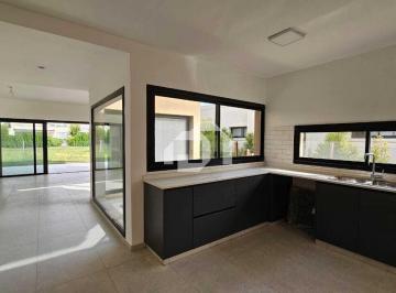 Casa · 150m² · 4 Ambientes · 2 Cocheras · Casa en Venta en Santa Elena, Pilar del Este, Pilar