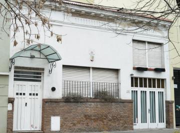 Casa · 330m² · 5 Ambientes · 1 Cochera · Casa en Venta - 2 Dorm. 2 Baños - 330 m² - La Plata