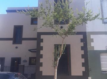 Casa · 140m² · 4 Ambientes · Casa en Venta - 3 Dorm. 2 Baños - 145 m² - Liniers