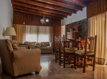 Casa · 131m² · 4 Ambientes · 1 Cochera · Casa en La Plata
