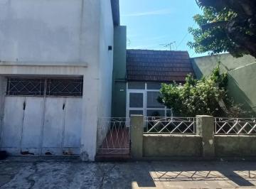 Casa de 3 ambientes, Lanús · Casa