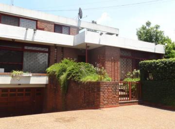 Casa · 410m² · 5 Ambientes · 6 Cocheras · Casa de 5 Ambientes con Cochera y Dependencia de Servicio en Venta en Las Lomas de San Isidro