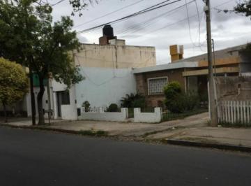 Casa · 347m² · 6 Ambientes · En Venta! Casa, Departamento y Galpon en Barrio Talleres Oeste