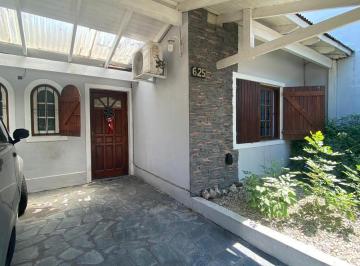 Casa · 90m² · 3 Ambientes · 1 Cochera · Casa en Venta 2 Dorm. C/ Parque