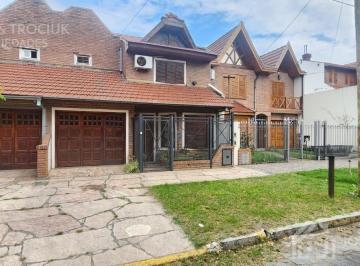 PH · 121m² · 4 Ambientes · 1 Cochera · PH en Banfield Este de 4 Ambientes